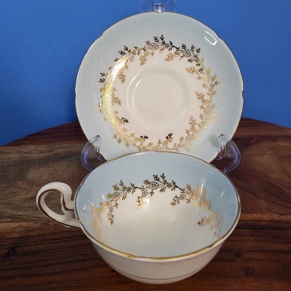 ROYAL GRAFTON Fine Bone China Cup and Saucer Blue White w/ Gold Filagree England - Picture 15 of 16